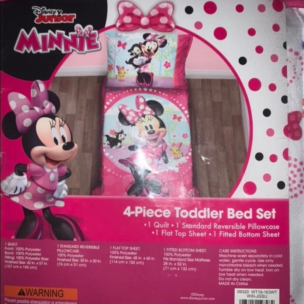 Sold* Minnie mouse toddler bedset